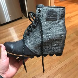 Sorel size 9 women’s wedge boots new with box
